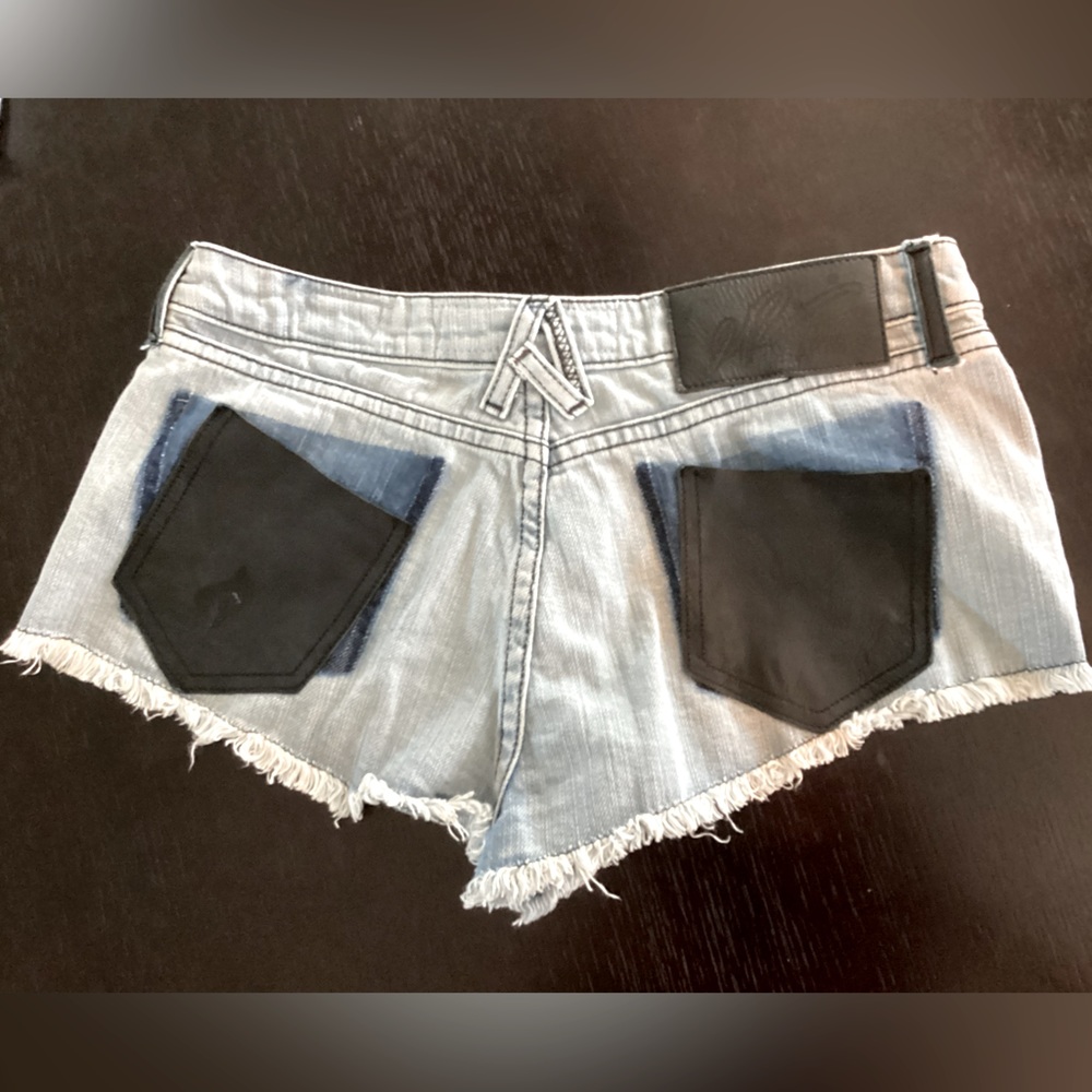 Leather like pocketed short shorts